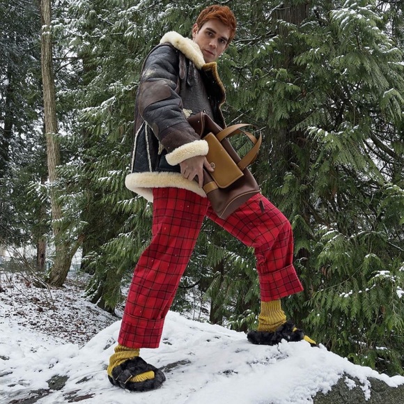 Coach RUNWAY Signature Shearling Sandals - Picture 10 of 11